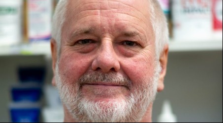 c0f631bfe5e9f25 dr roger absalom